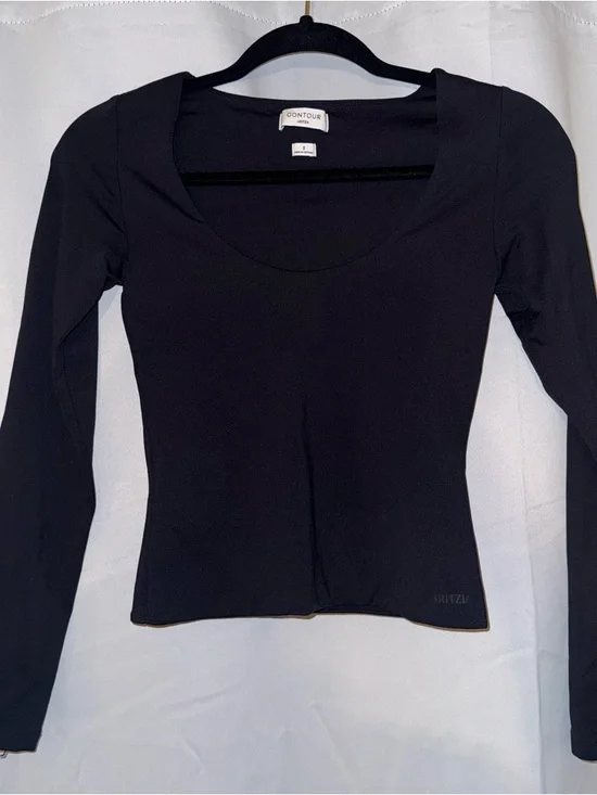 Aritzia Contour Black Long-Sleeve Scoop Neck Top - Picture 2 of 3